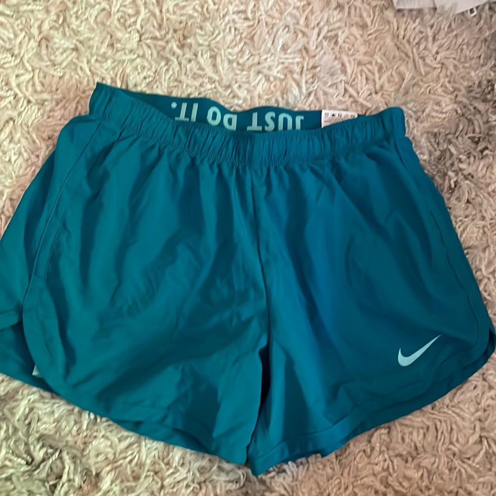 Nike shorts size M